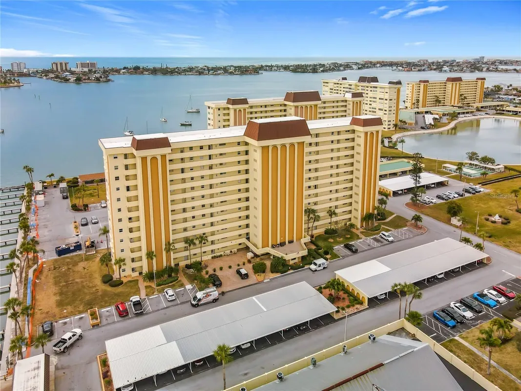 Property Slideshow image 1 of 38 | 4550 cove cir 106, St Petersburg, FL, 33708