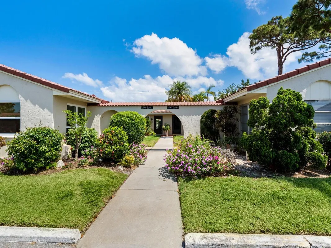 Property Slideshow image 1 of 24 | 2153 pueblo cir v14, Sarasota, FL, 34231