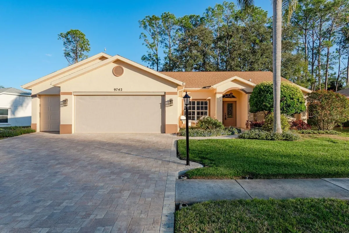 Property Slideshow image 1 of 62 | 9742 oakwood hills ct, New Port Richey, FL, 34655