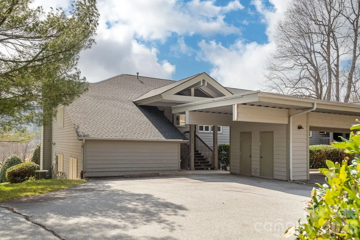 Property Slideshow image 1 of 30 | 111 bluffview ln, Flat Rock, NC, 28731