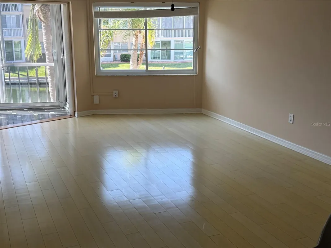Property Slideshow image 1 of 11 | 1250 n portofino dr 202, Sarasota, FL, 34242