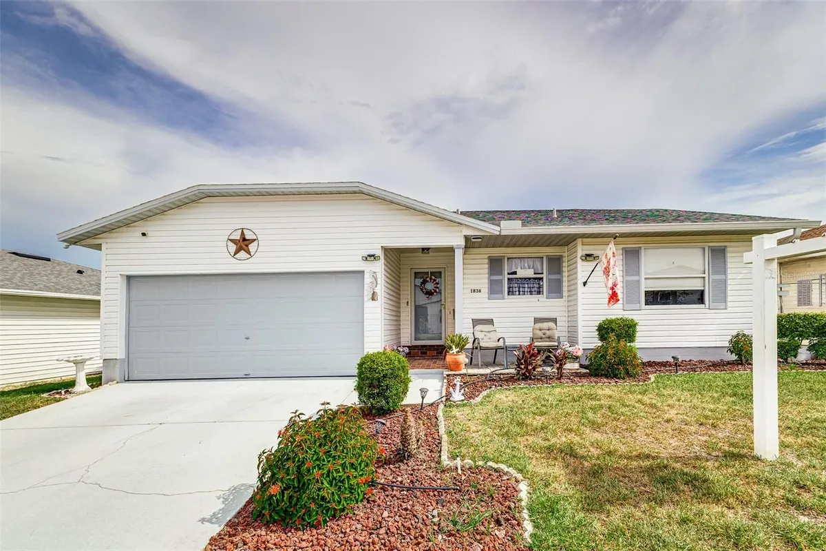 Property Slideshow image 1 of 36 | 1836 prairie dunes cir, Lakeland, FL, 33810