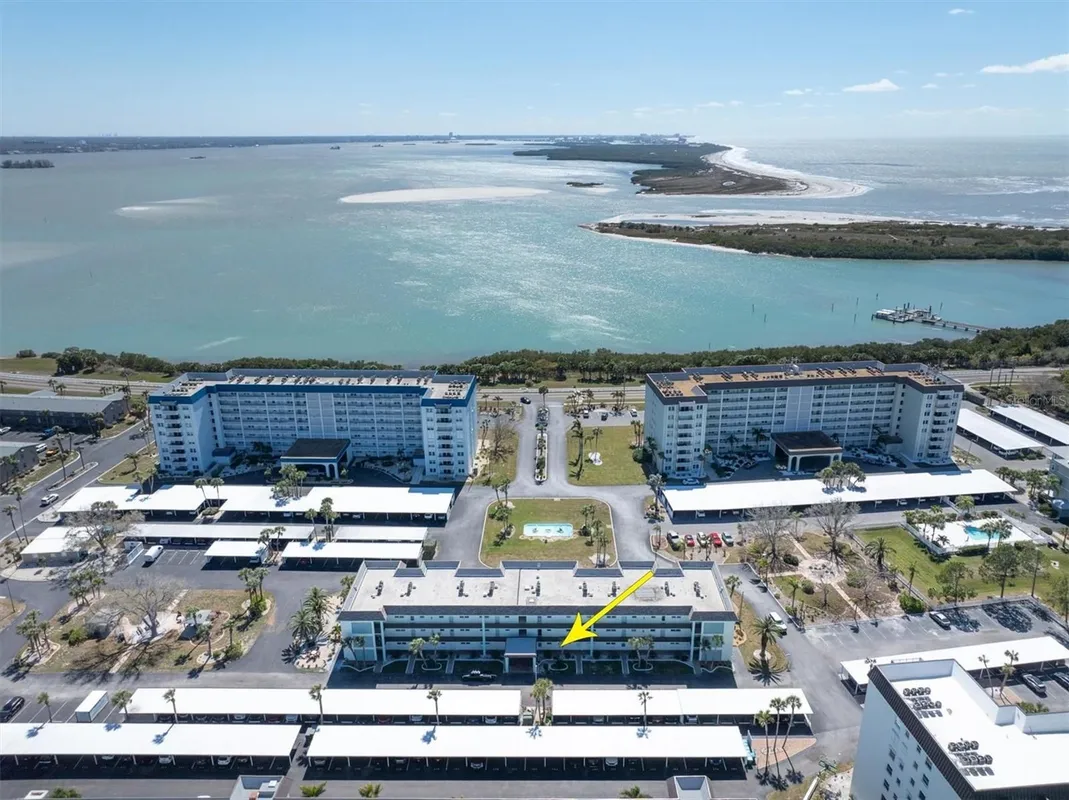 Property Slideshow image 1 of 44 | 8 glencoe pl 105, Dunedin, FL, 34698