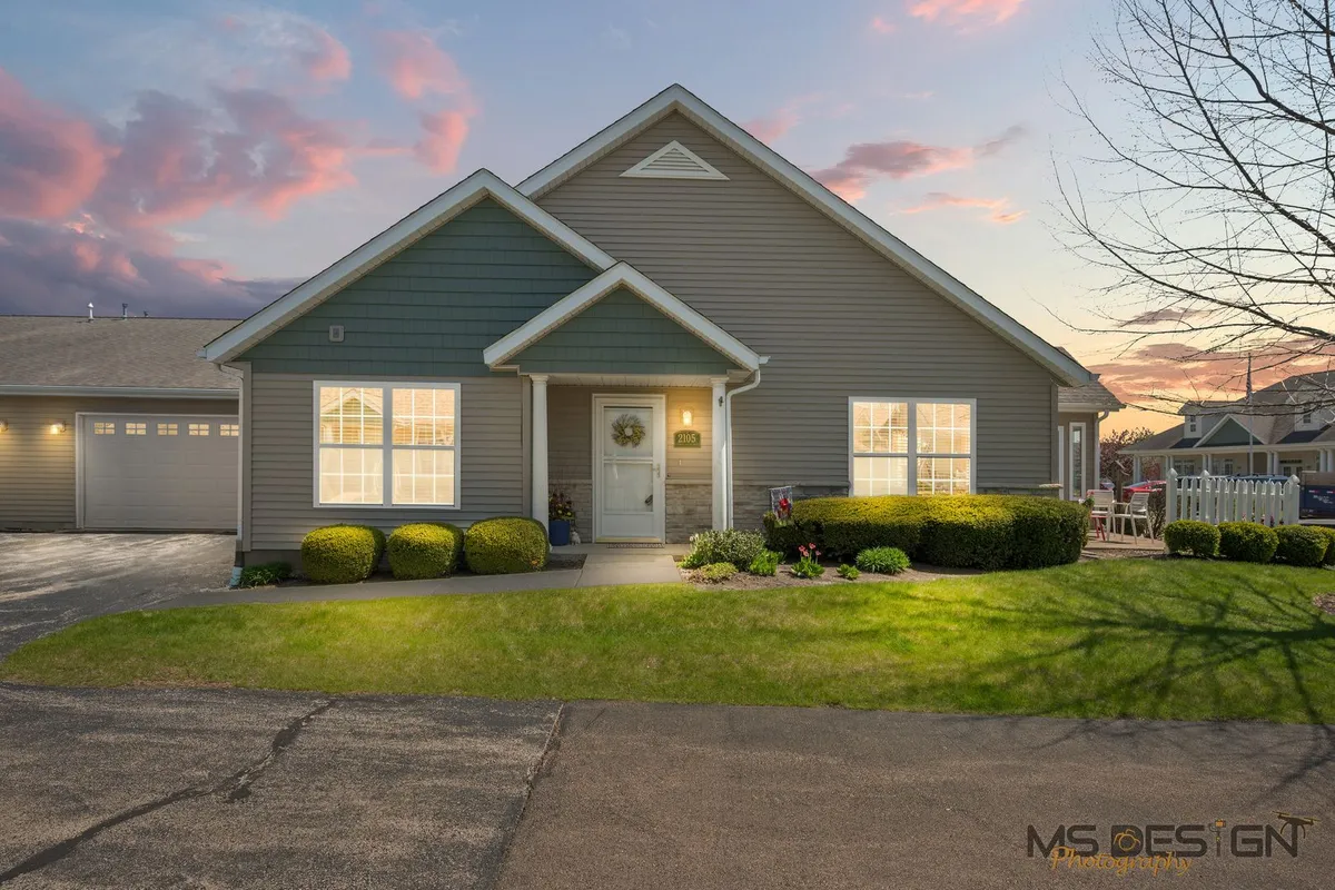 Property Slideshow image 1 of 44 | 2105 waterbury ln 2105, Sycamore, IL, 60178