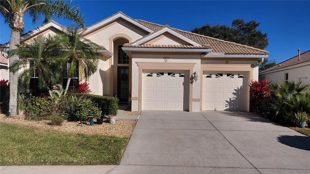 Property Slideshow image 1 of 16 | 6420 rookery cir, Bradenton, FL, 34203