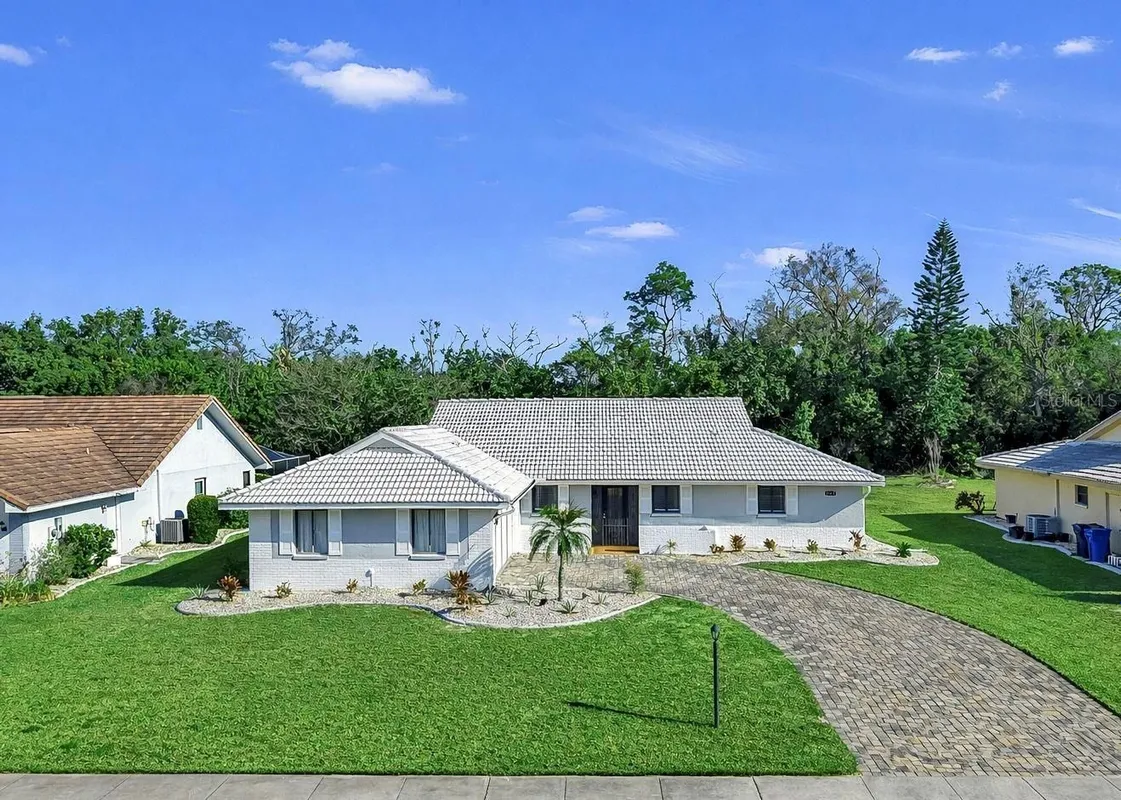 Property Slideshow image 1 of 60 | 1929 new bedford dr, Sun City Center, FL, 33573