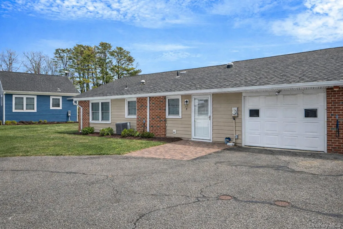 Property Slideshow image 1 of 32 | 61 enfield ct b, Brookhaven, NY, 11961