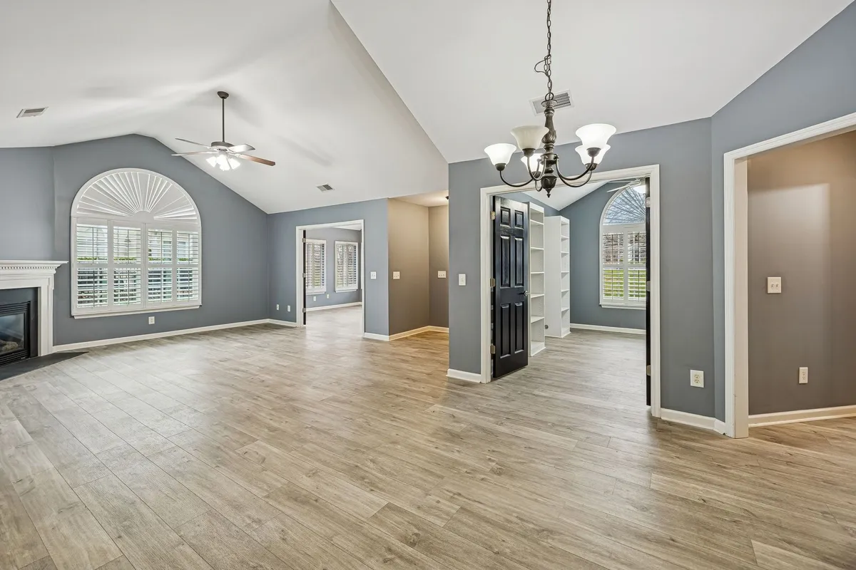 Property Slideshow image 1 of 39 | 825 s browns ln 2102, Gallatin, TN, 37066