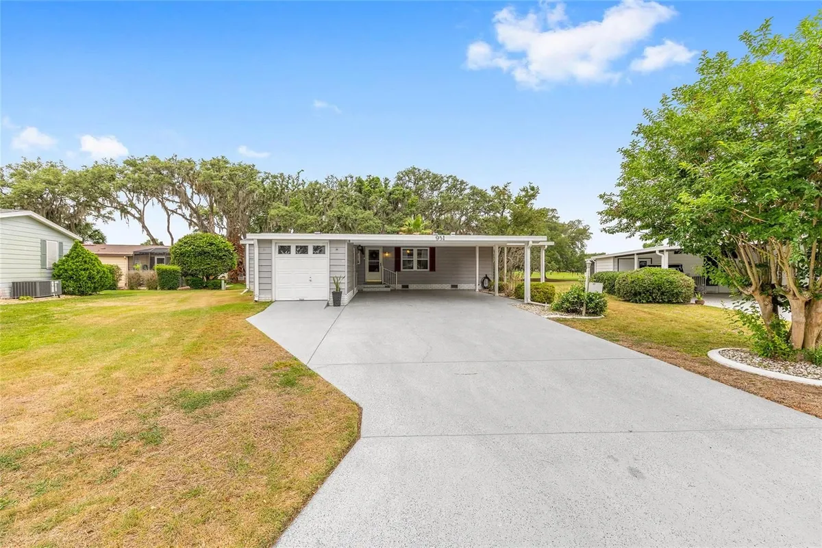 Property Slideshow image 1 of 25 | 951 oleander st, Lady Lake, FL, 32159