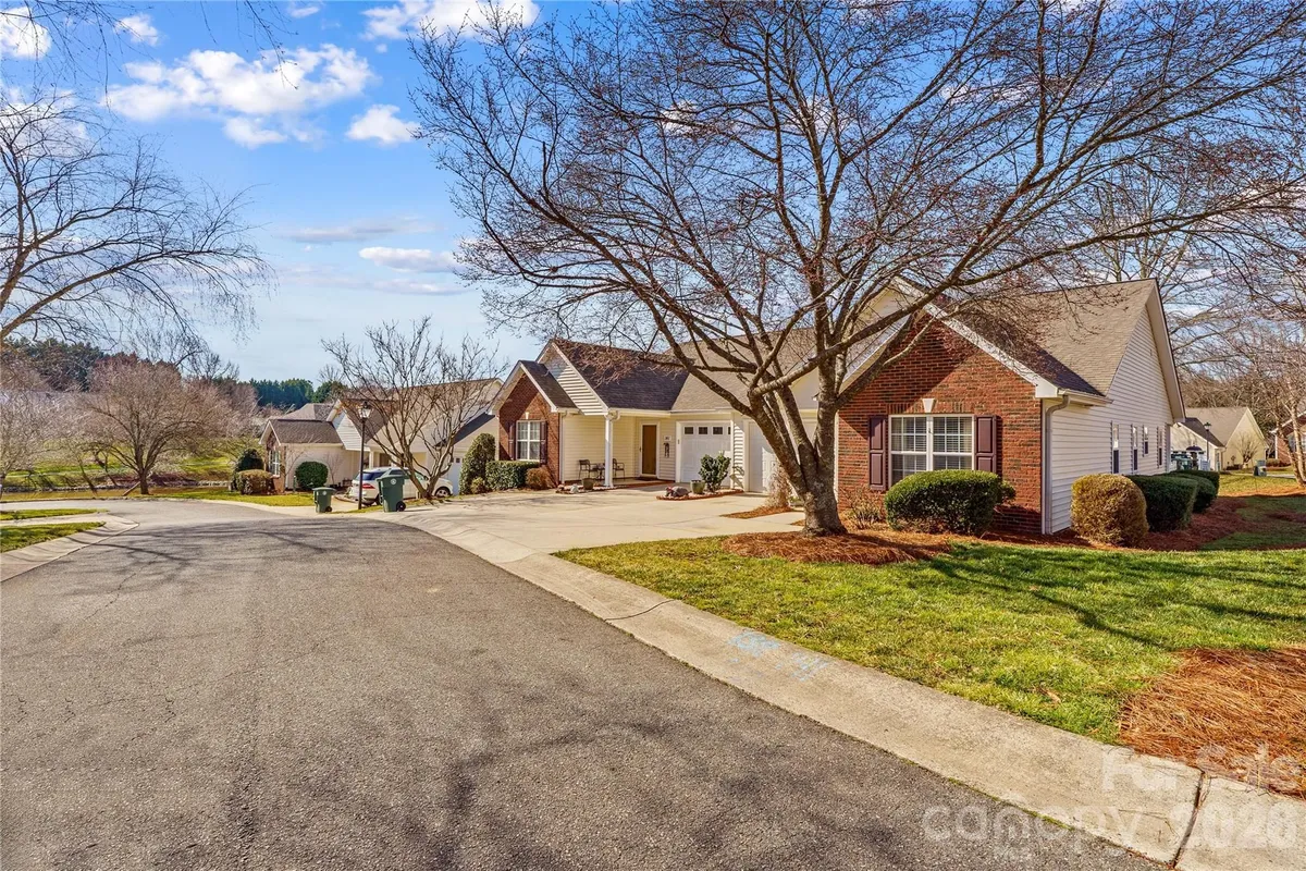 Property Slideshow image 1 of 38 | 143 ashwood ln, Mooresville, NC, 28117
