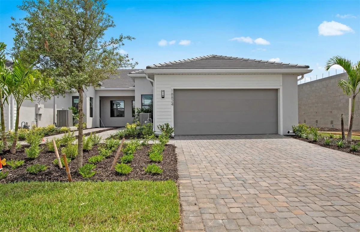 Property Slideshow image 1 of 20 | 18604 harbor sands pl, Lakewood Ranch, FL, 34211