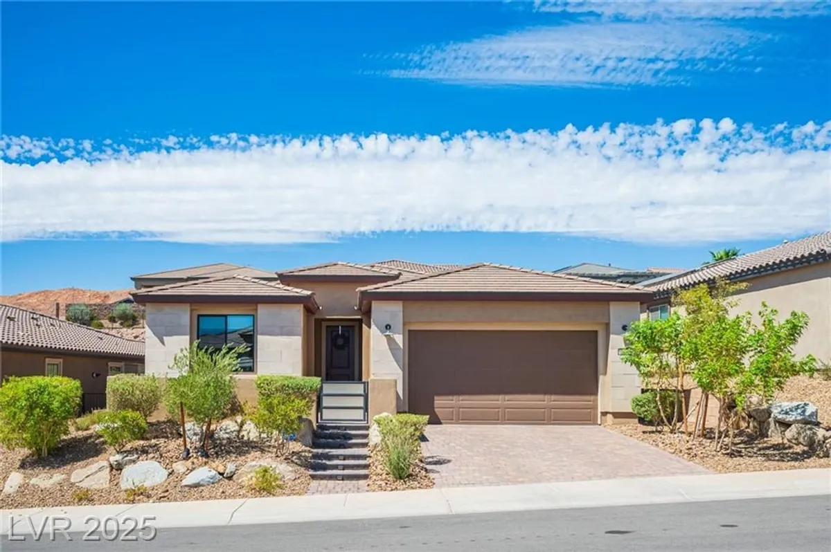 Property Slideshow image 1 of 55 | 35 cliffwater st, Henderson, NV, 89011