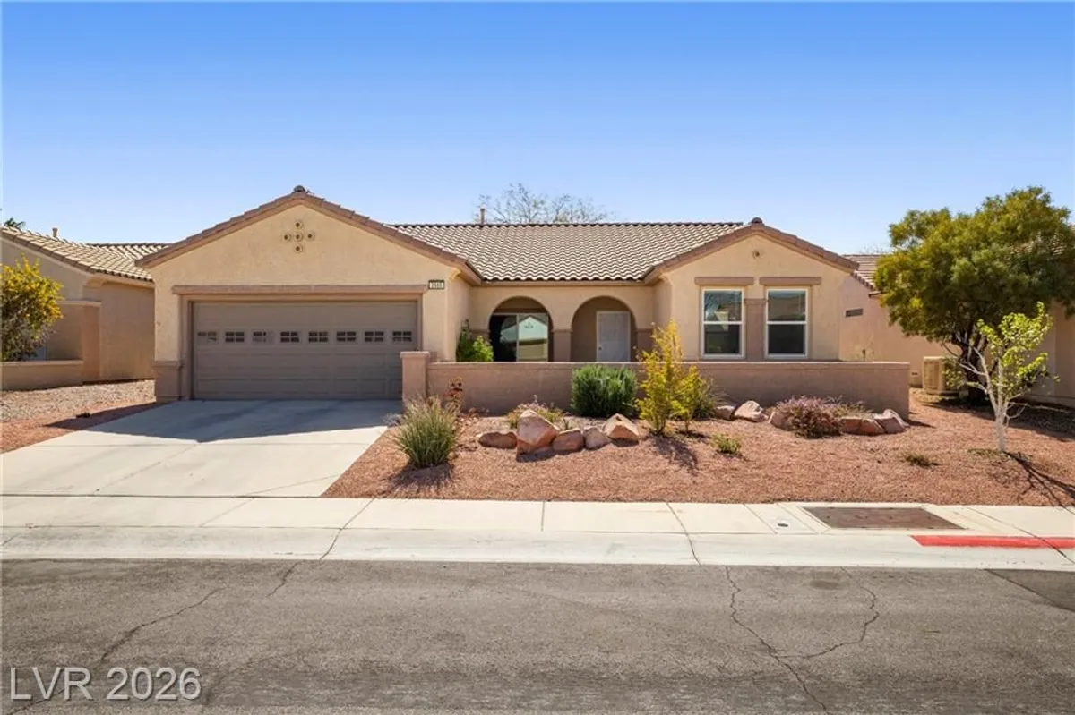 Property Slideshow image 1 of 50 | 2565 gilbertville ave, Henderson, NV, 89052