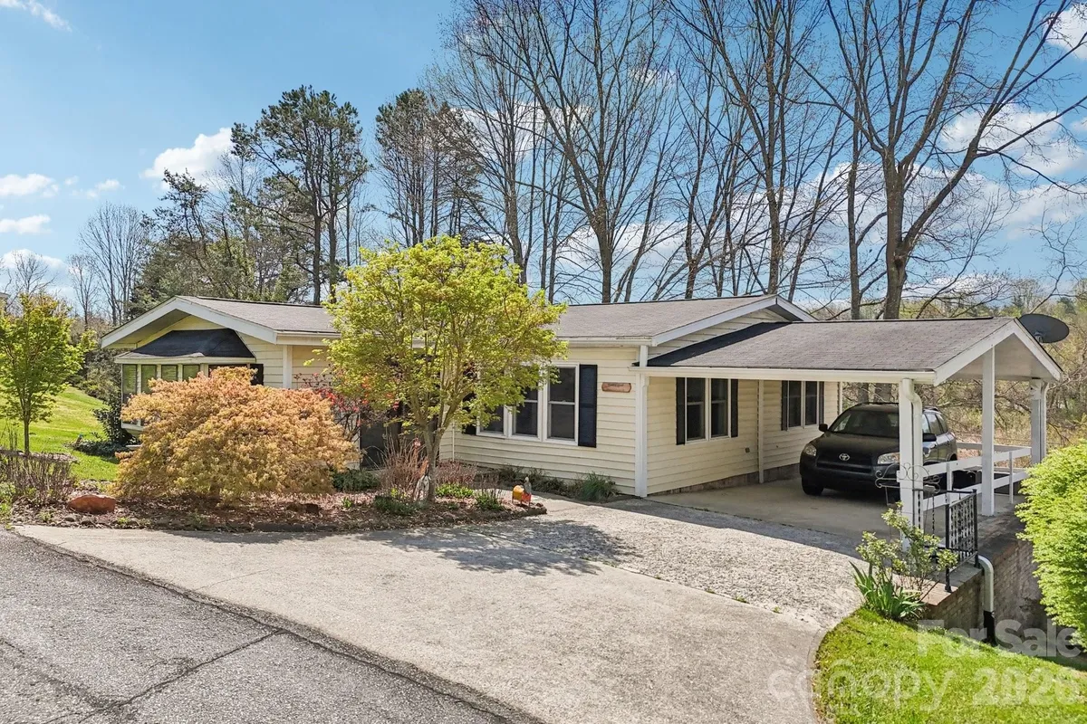 Property Slideshow image 1 of 46 | 200 cranbrook cir, Hendersonville, NC, 28792