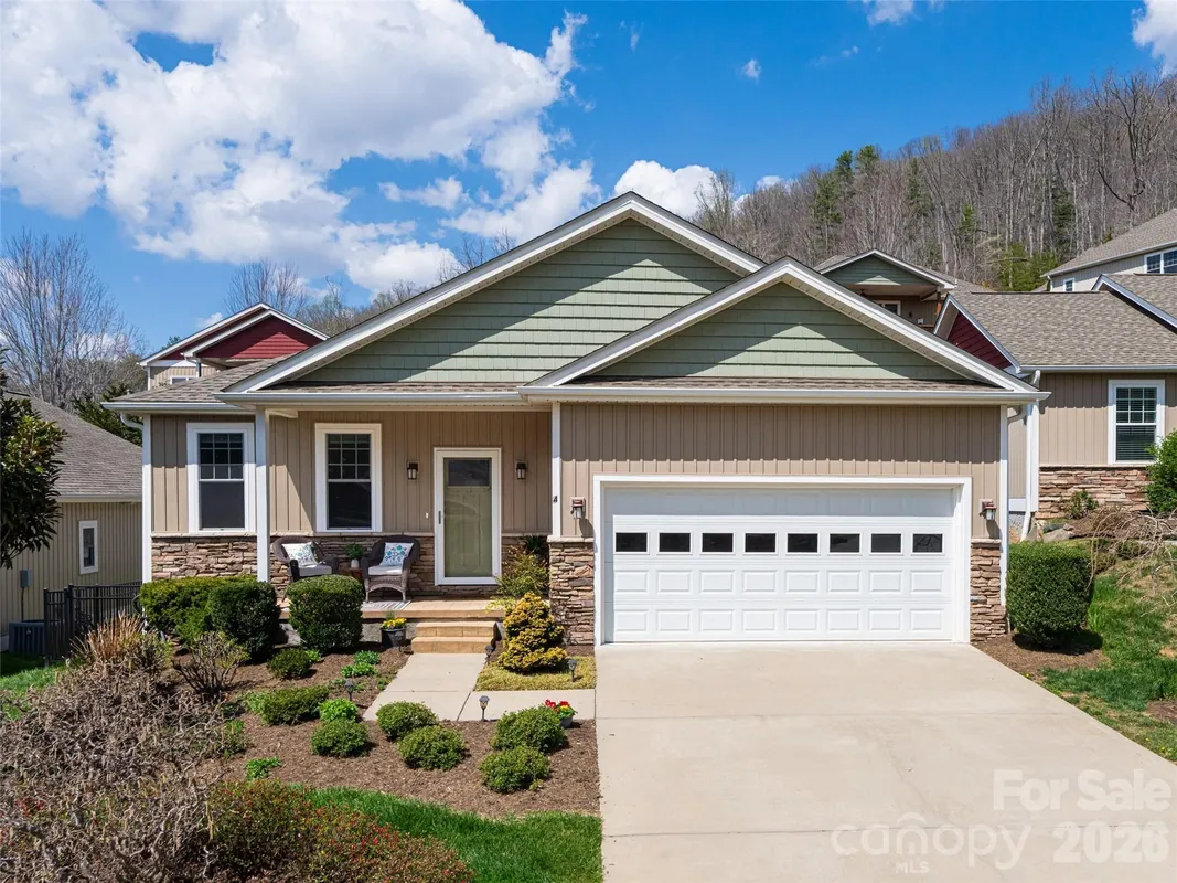 Property Slideshow image 1 of 39 | 4 nectar way, Swannanoa, NC, 28778