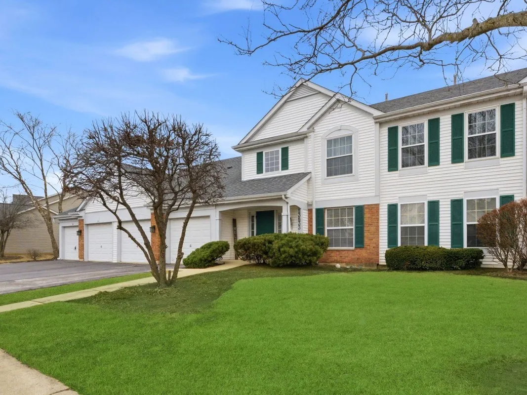 Property Slideshow image 1 of 33 | 13833 s balsam ln d, Plainfield, IL, 60544