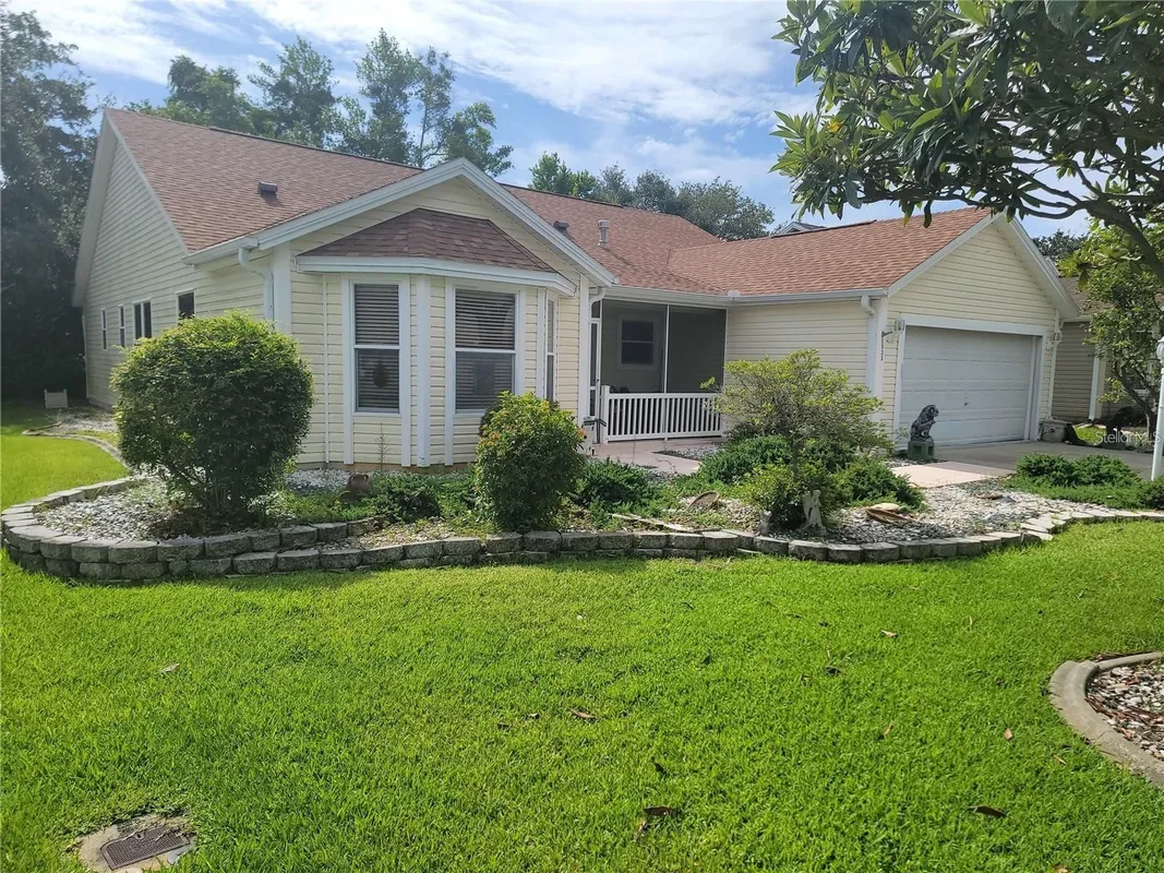 Property Slideshow image 1 of 30 | 1033 oak forest dr, The Villages, FL, 32162