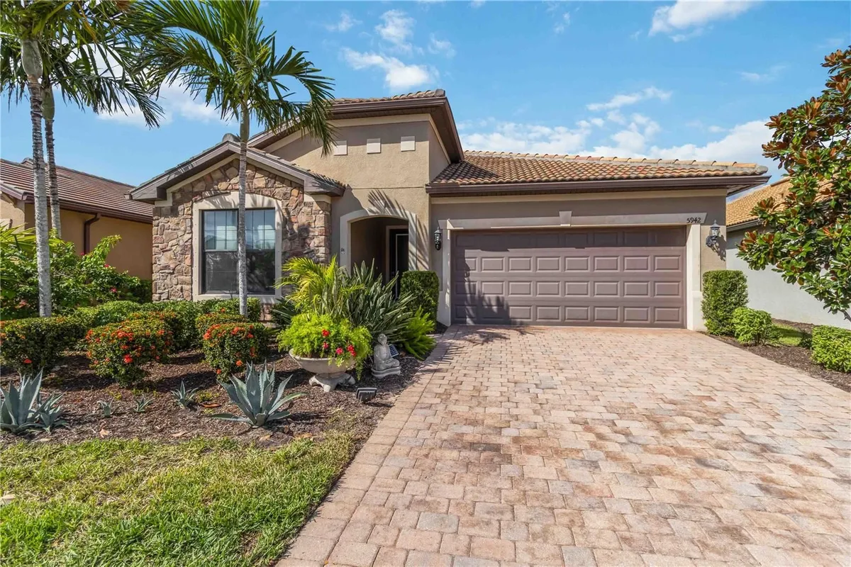 Property Slideshow image 1 of 31 | 5942 caspian tern dr, Sarasota, FL, 34238