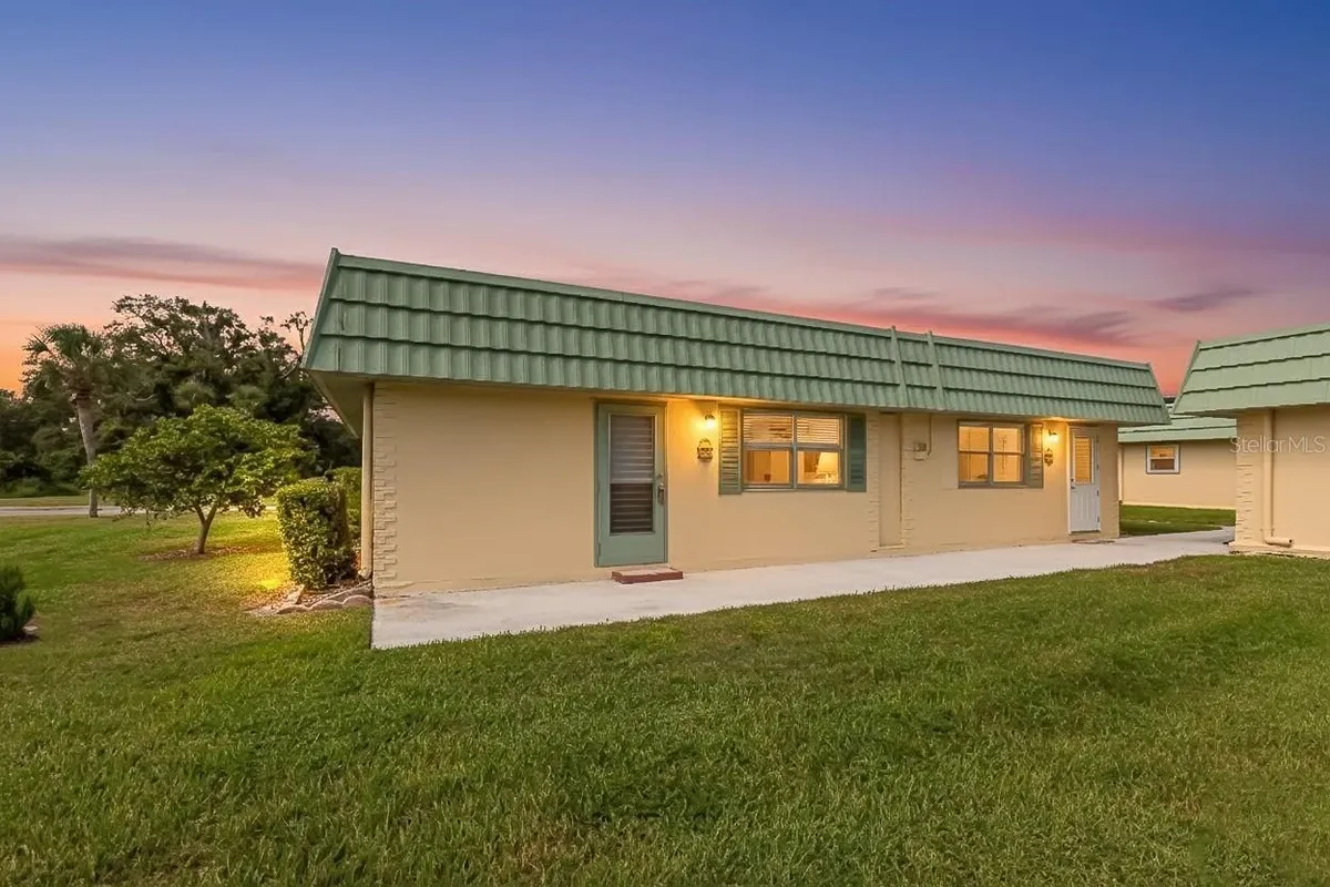 Property Slideshow image 1 of 65 | 102 cambridge trl 217, Sun City Center, FL, 33573