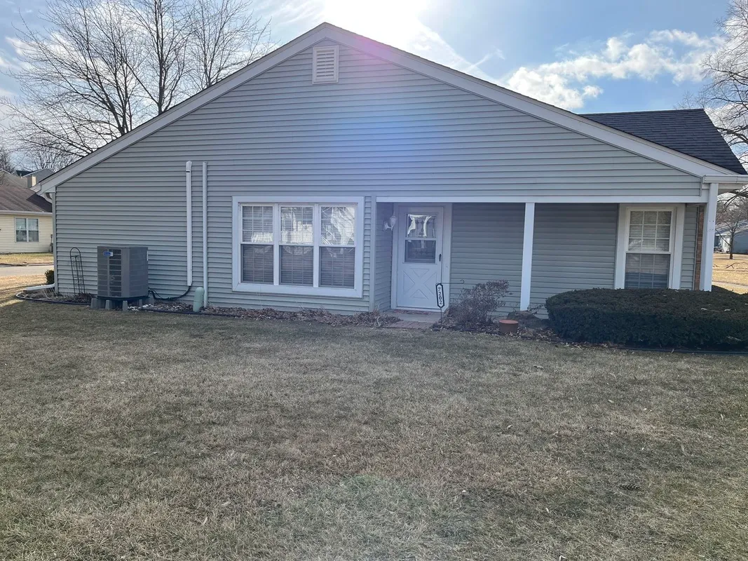 Property Slideshow image 1 of 8 | 7202 oxford cir 237, Fox Lake, IL, 60020