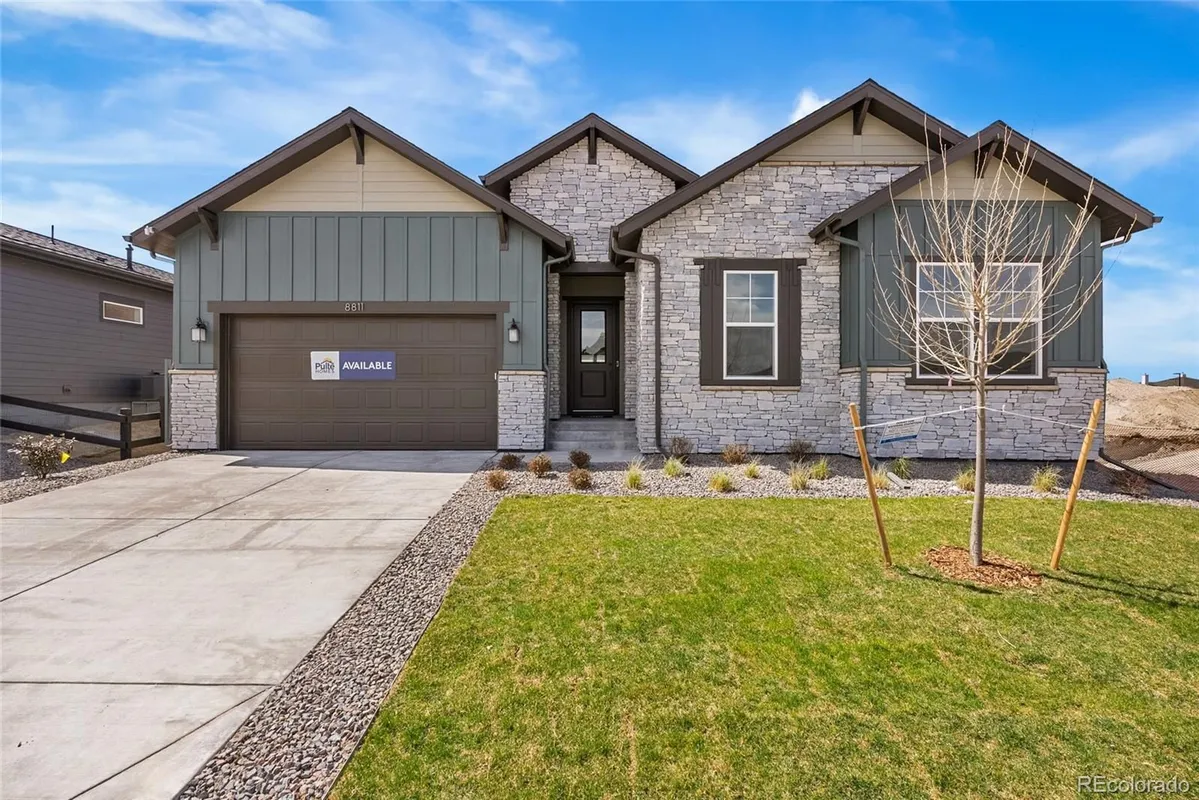 Property Slideshow image 1 of 35 | 8811 s quemoy st, Aurora, CO, 80016