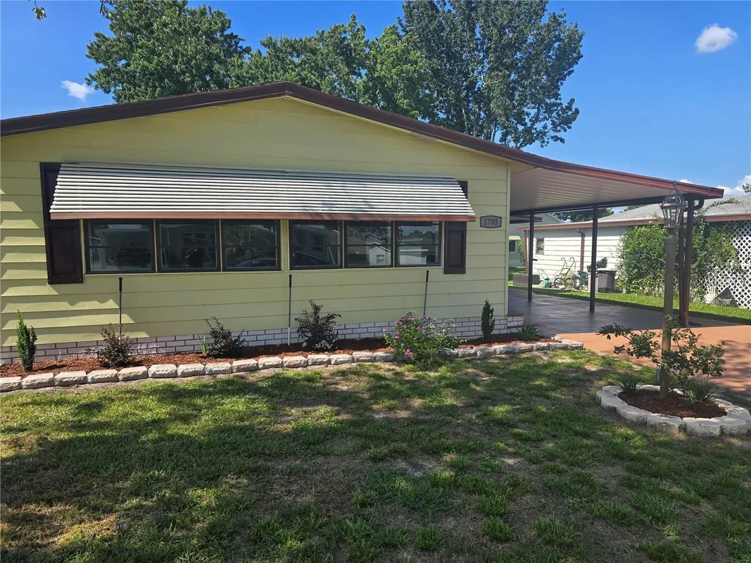 Property Slideshow image 1 of 20 | 1705 kiley ct, Lady Lake, FL, 32159