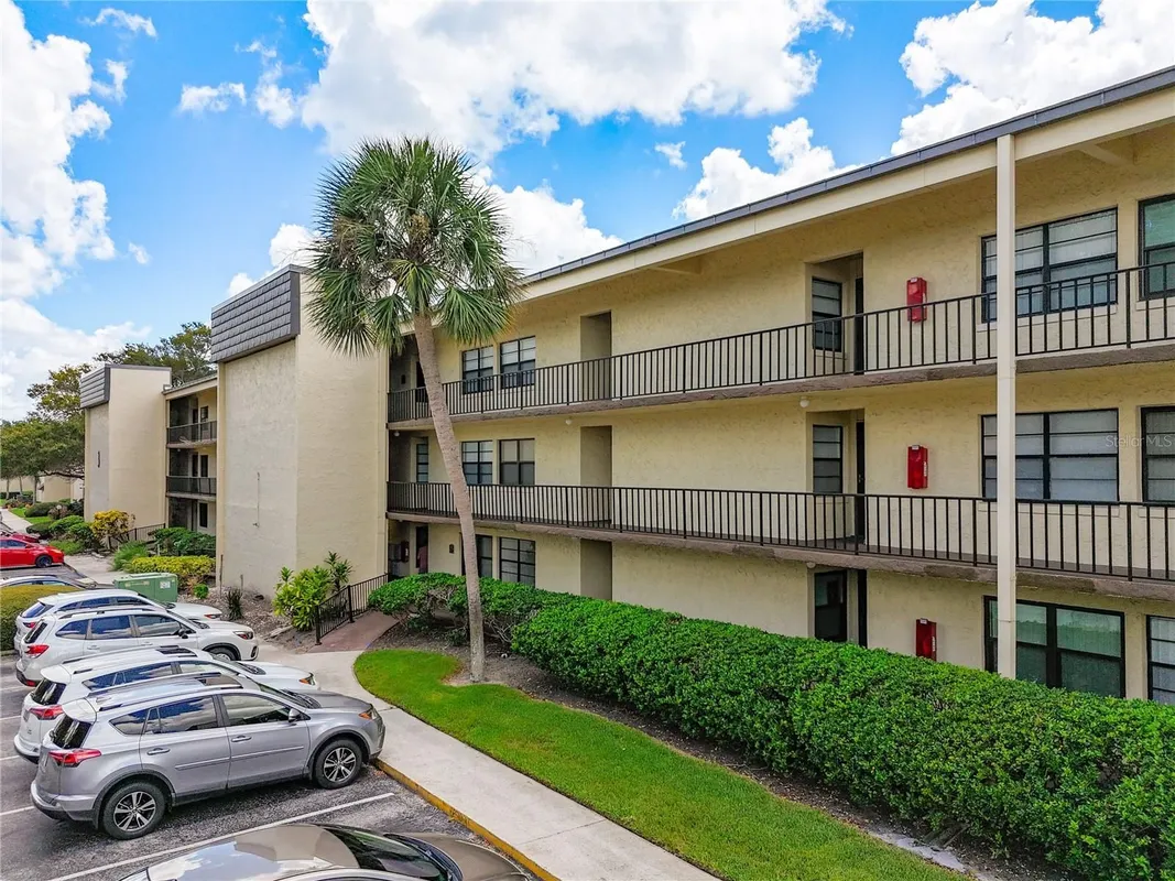Property Slideshow image 1 of 40 | 14130 rosemary ln 3215, Largo, FL, 33774