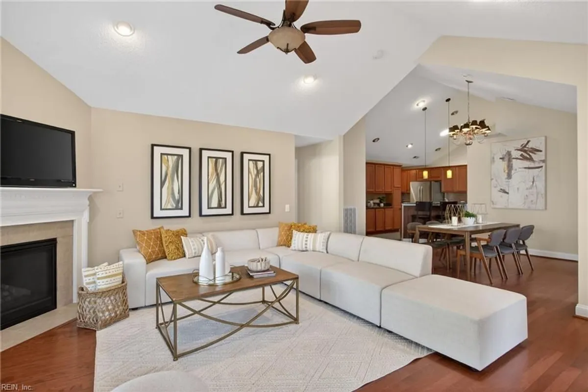 Property Slideshow image 1 of 31 | 4330 creek view east unit e, Williamsburg, VA, 23188