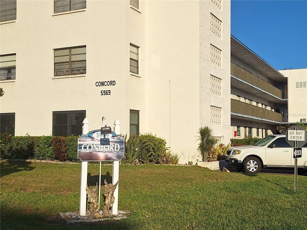 Property Slideshow image 1 of 18 | 5969 terrace park dr n unit 203, St Petersburg, FL, 33709