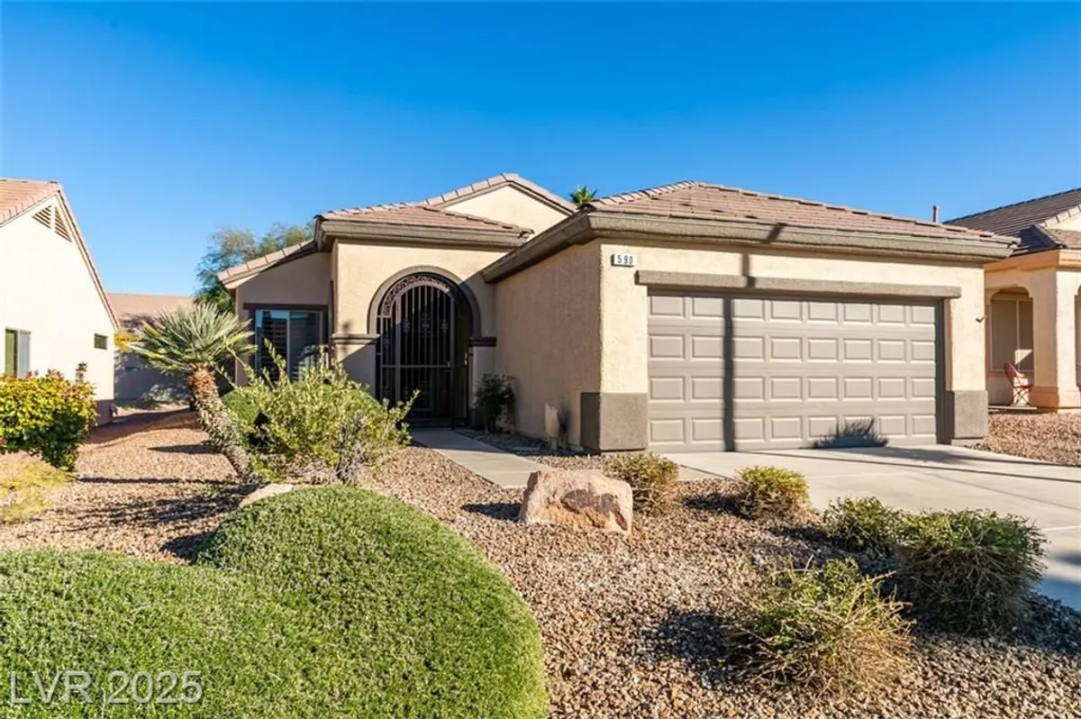 Property Slideshow image 1 of 28 | 590 mountain links dr, Henderson, NV, 89012