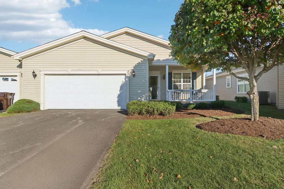 Property Slideshow image 1 of 39 | 328 legacy ct, Grayslake, IL, 60030