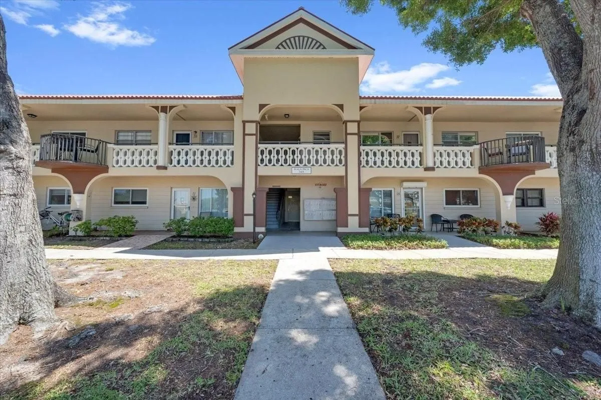 Property Slideshow image 1 of 27 | 2401 franciscan dr 41, Clearwater, FL, 33763