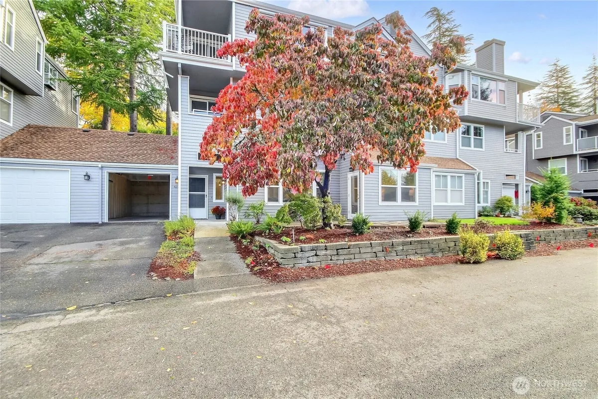 Property Slideshow image 1 of 38 | 4228 221st pl se # 1083, Issaquah, WA, 98029