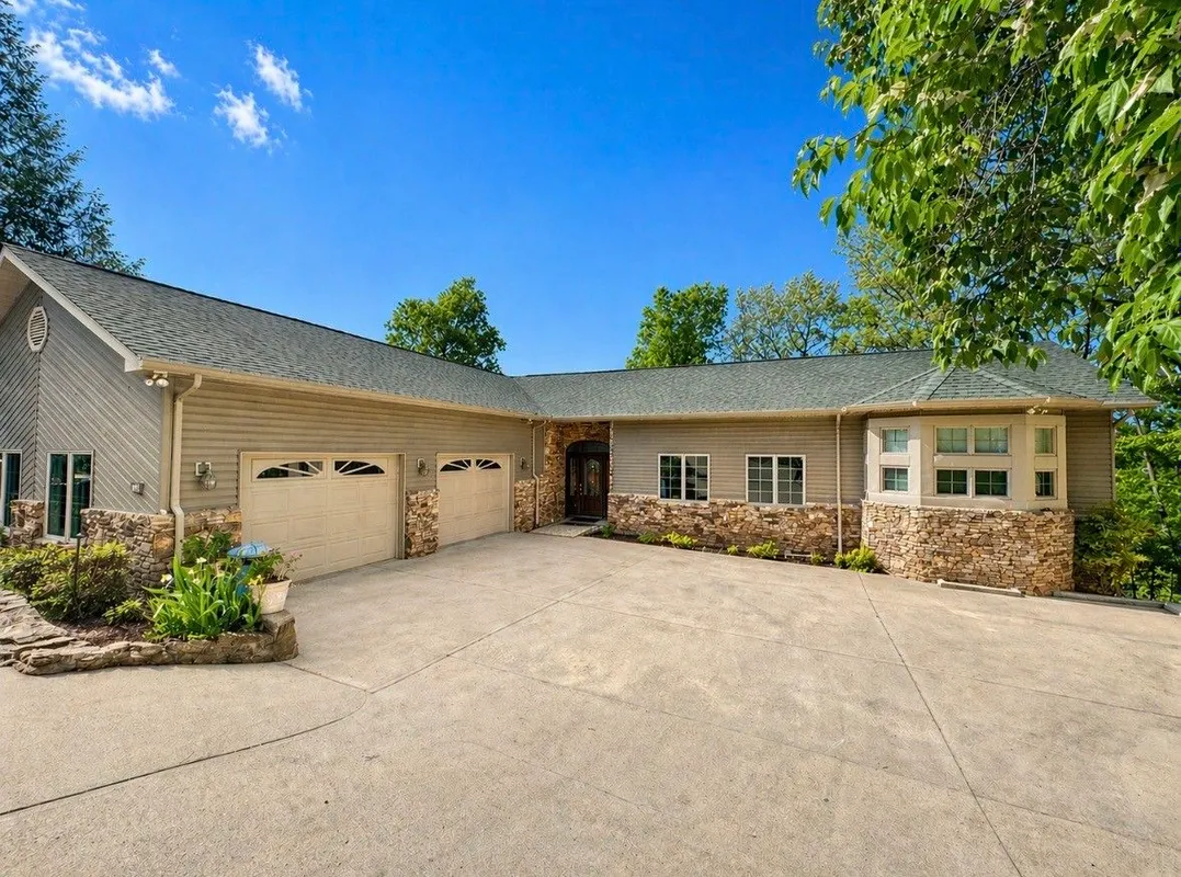 Property Slideshow image 1 of 58 | 43 markham ter, Crossville, TN, 38558