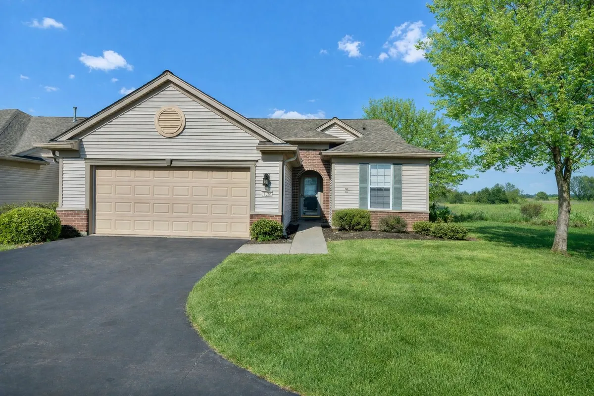 Property Slideshow image 1 of 33 | 11268 bellflower ln, Huntley, IL, 60142