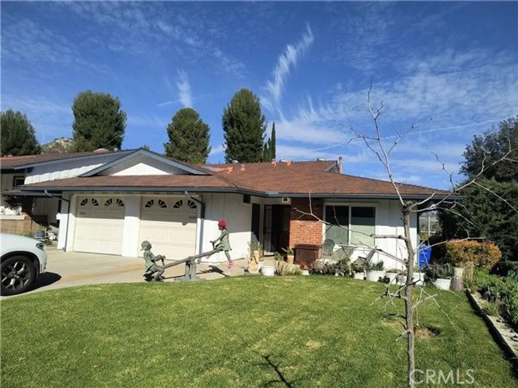 Property Slideshow image 1 of 14 | 19335 oak crossing rd, Newhall, CA, 91321