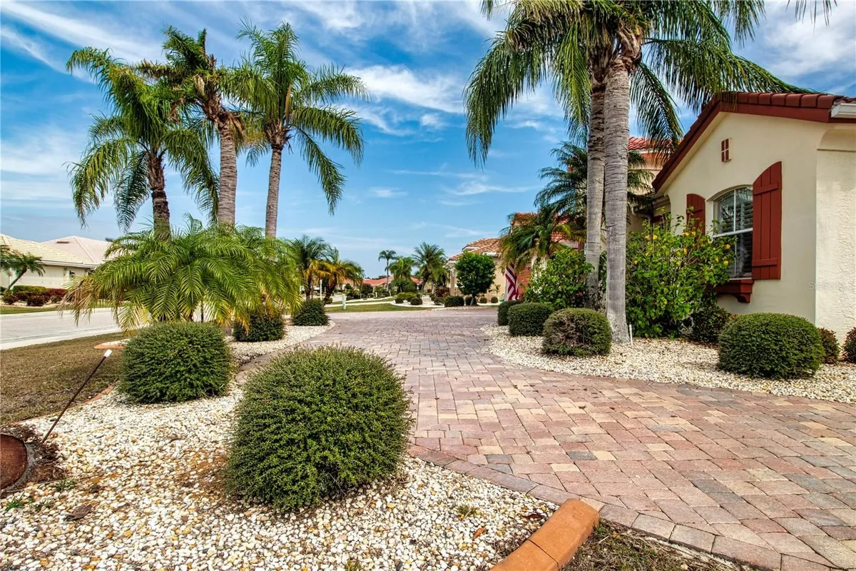 Property Slideshow image 1 of 74 | 1115 signature dr, Sun City Center, FL, 33573