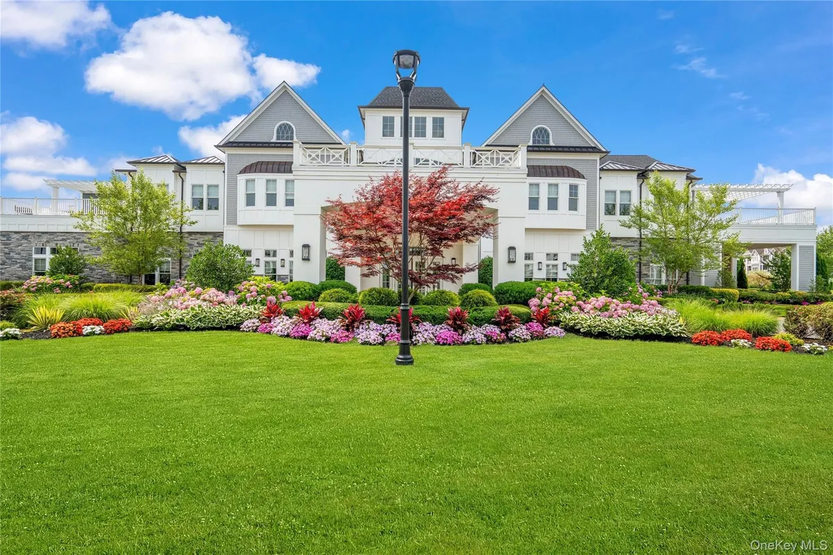Property Slideshow image 1 of 22 | 55201 spruce pond cir, Oyster Bay, NY, 11803