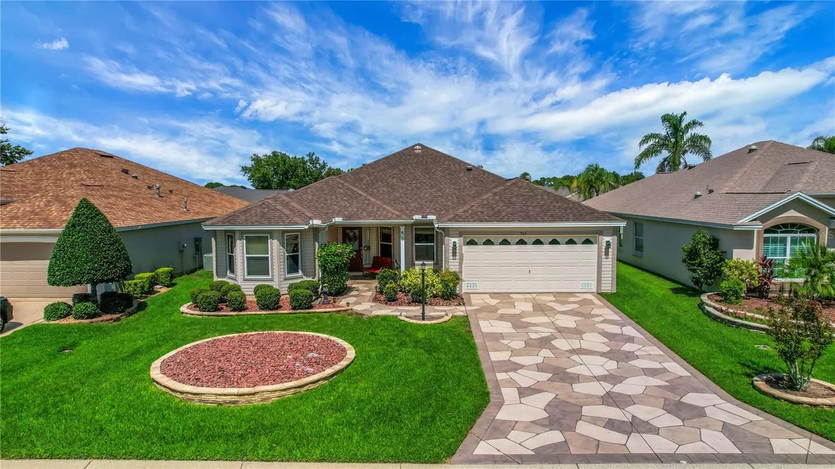 Property Slideshow image 1 of 58 | 725 kingston way, The Villages, FL, 32162