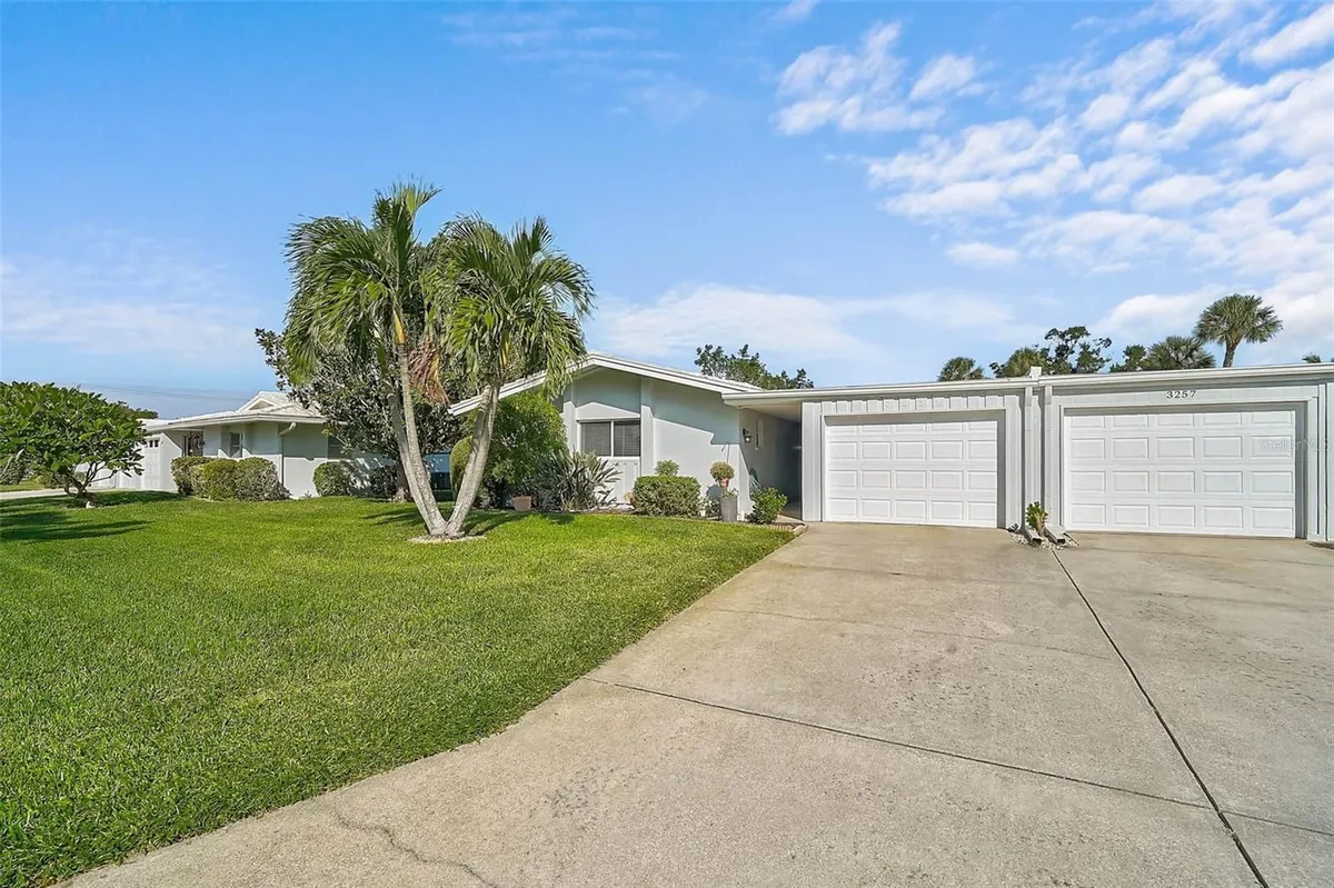 Property Slideshow image 1 of 38 | 3251 southfield ln # 917, Sarasota, FL, 34239