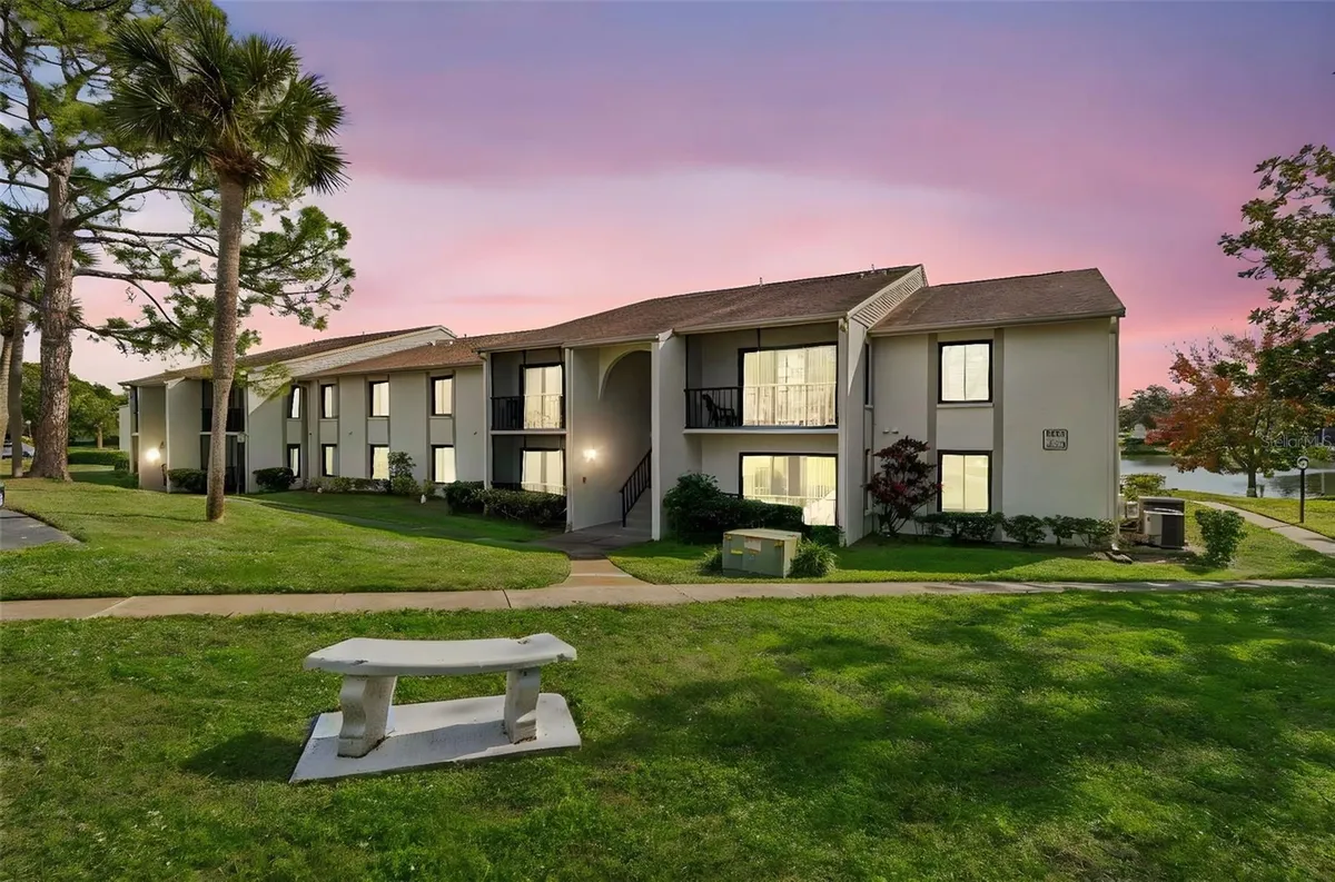 Property Slideshow image 1 of 25 | 1882 pine ridge way e1, Palm Harbor, FL, 34684