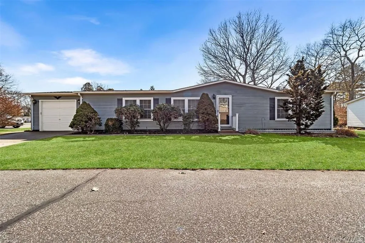 Property Slideshow image 1 of 9 | 1407 middle rd 91, Riverhead, NY, 11933