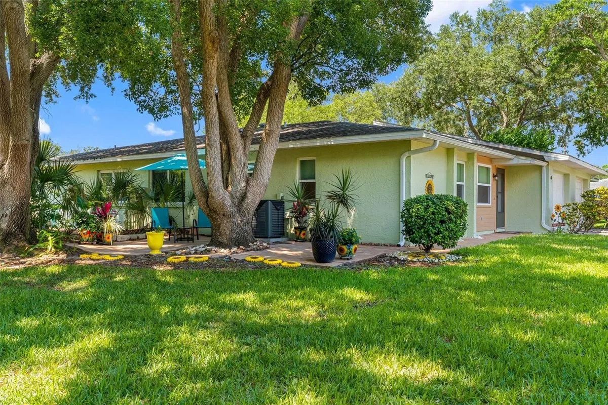 Property Slideshow image 1 of 22 | 1150 orange tree cir d, Palm Harbor, FL, 34684