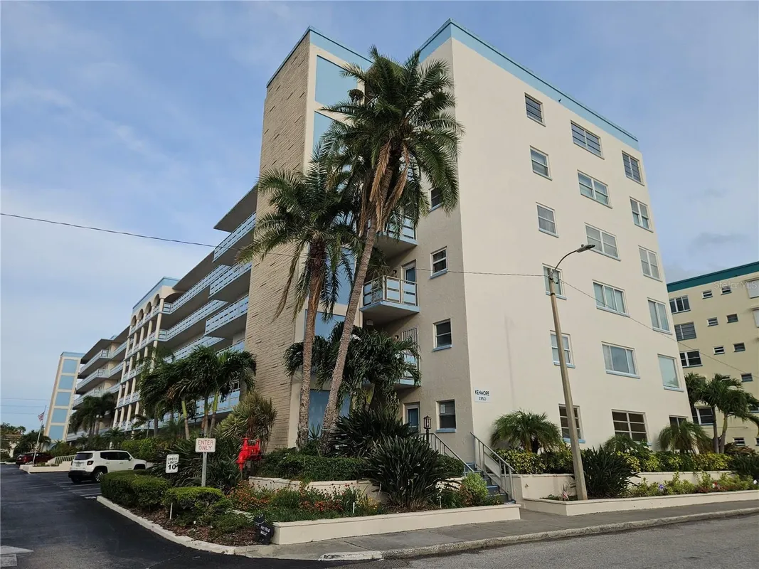 Property Slideshow image 1 of 17 | 2850 59th st 115, St Petersburg, FL, 33707