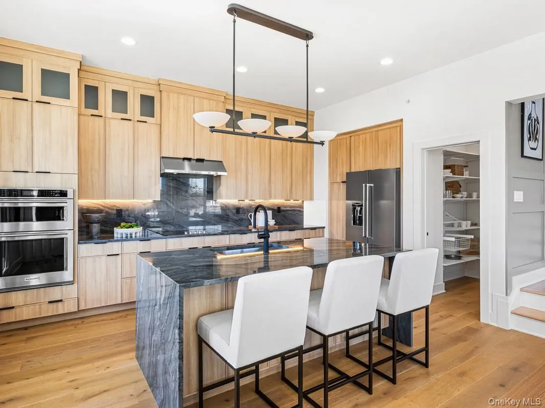 Property Slideshow image 1 of 18 | 3008 eastview ln 107, Carmel, NY, 10512