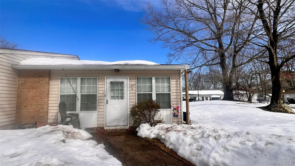 Property Slideshow image 1 of 21 | 421 weymouth ct d, Brookhaven, NY, 11961