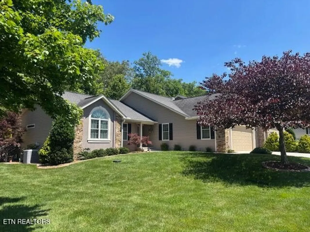 Property Slideshow image 1 of 48 | 14 heatherhurst ct, Crossville, TN, 38558