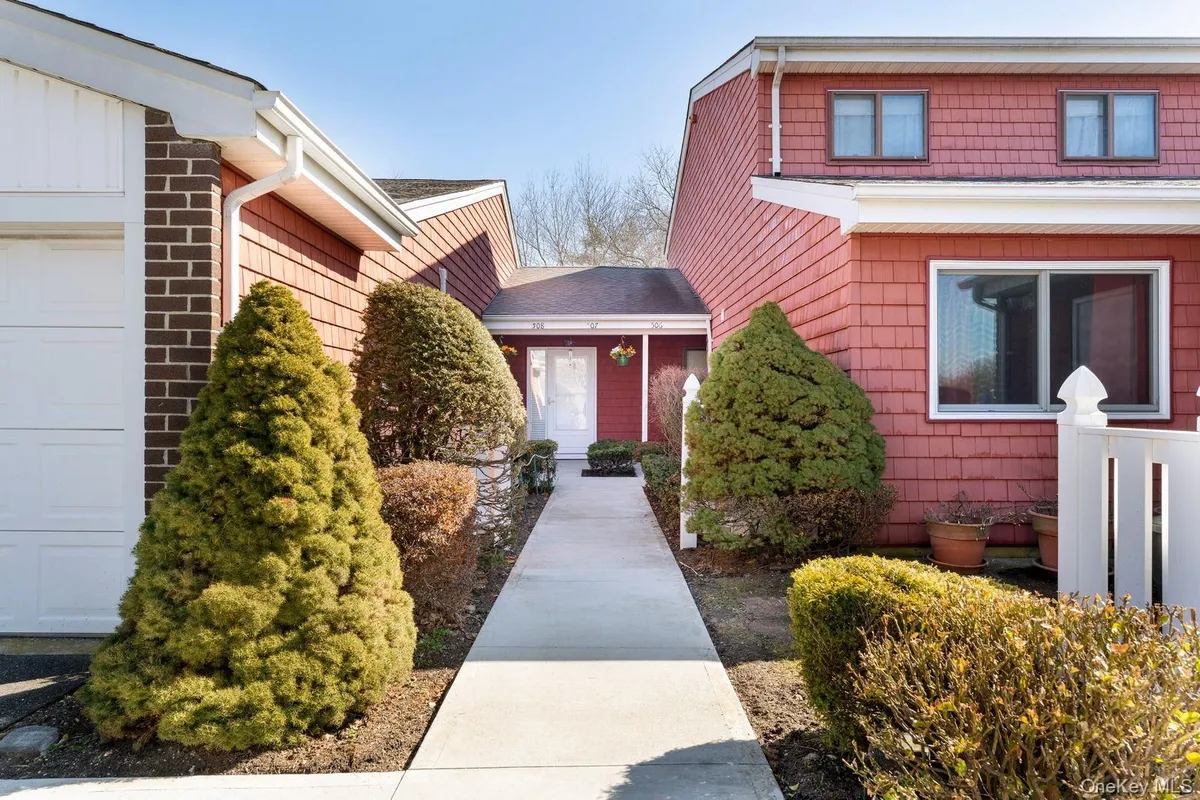 Property Slideshow image 1 of 33 | 506 drew dr, Smithtown, NY, 11780