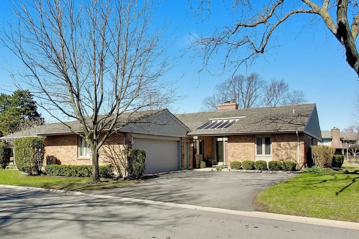 Property Slideshow image 1 of 53 | 107 briarwood ln, Oak Brook, IL, 60523