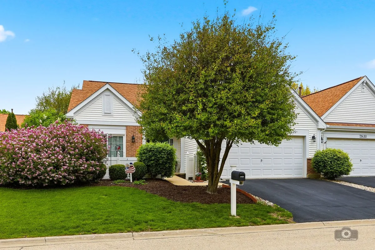 Property Slideshow image 1 of 24 | 21434 w juniper ln, Plainfield, IL, 60544